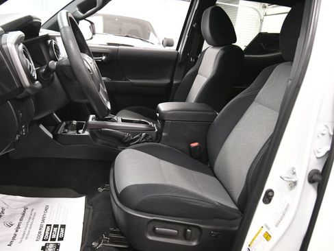 Used 2023 Toyota Tacoma TRD Off-Road AWD/4WD image 9