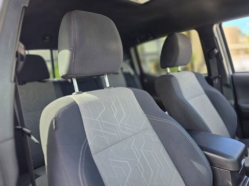 Used 2022 Toyota Tacoma TRD Off-Road w/ Technology Package image 17