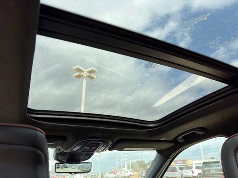 Used 2024 Jeep Wagoneer Launch Edition image 11