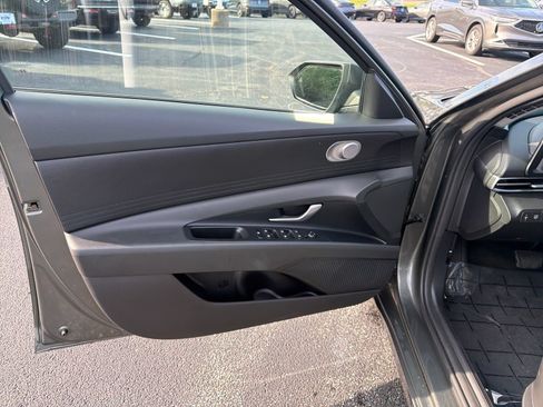 Used 2026 Hyundai Elantra Hybrid FWD image 11