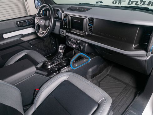 Used 2022 Ford Bronco Black Diamond image 6