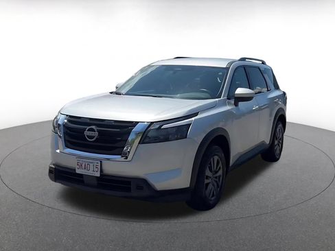 Used 2025 Nissan Pathfinder SV FWD image 4