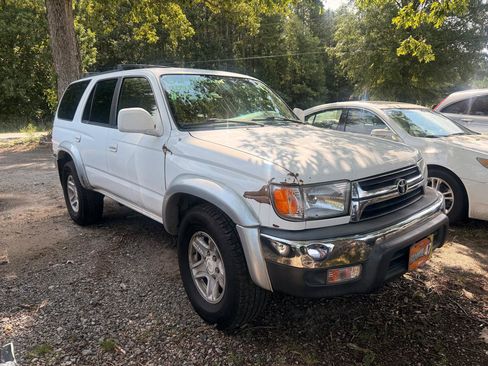 Used 2002 Toyota 4Runner SR5 RWD image 2