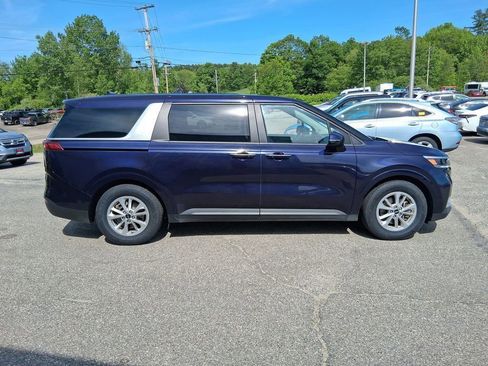 Used 2023 Kia Carnival LX image 15