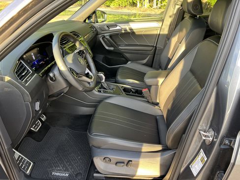 Certified 2024 Volkswagen Tiguan SE R-Line w/ MDO Package, Three-Row image 15