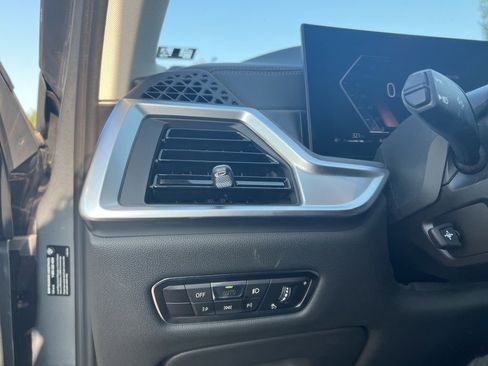 Used 2023 BMW X7 xDrive40i w/ Premium Package image 17