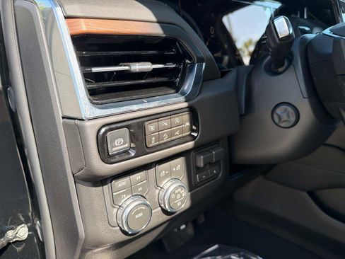 Used 2026 GMC Yukon Denali w/ Advanced Technology Package AWD/4WD image 43