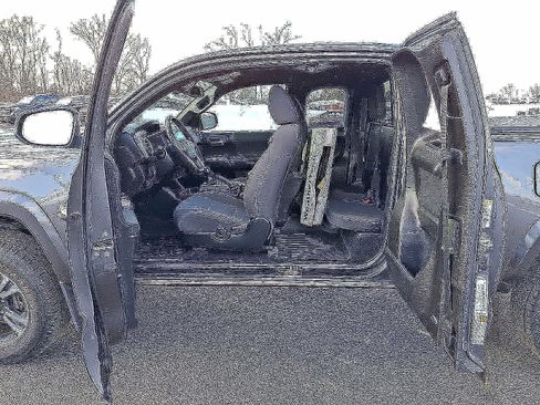 Used 2019 Toyota Tacoma TRD Sport image 10