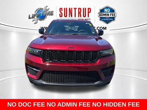 Used 2025 Jeep Grand Cherokee Altitude AWD/4WD image 10