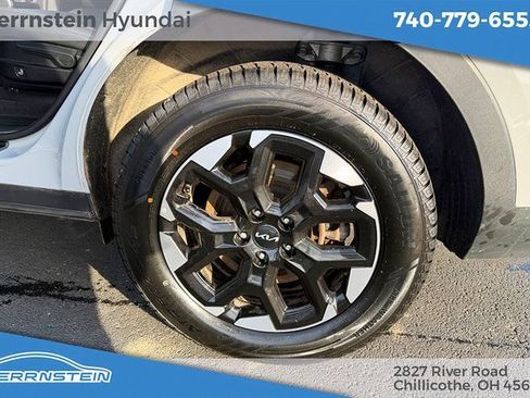 Used 2024 Kia Sorento S image 23