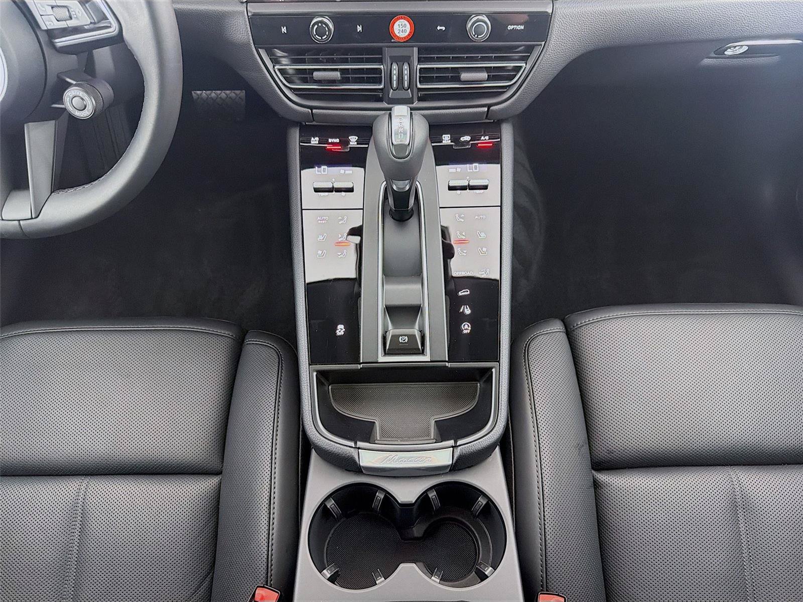 Certified 2026 Porsche Macan AWD/4WD image 20