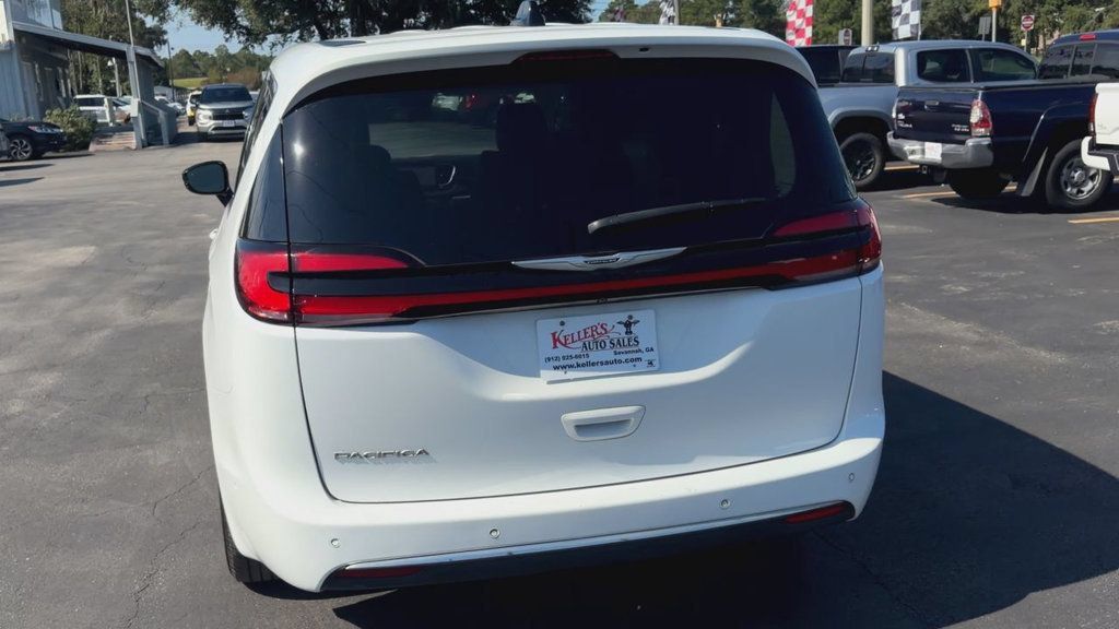 Used 2024 Chrysler Pacifica Touring-L FWD image 7