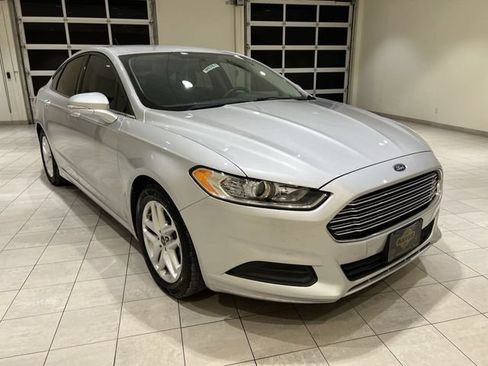 Used 2016 Ford Fusion SE FWD image 7
