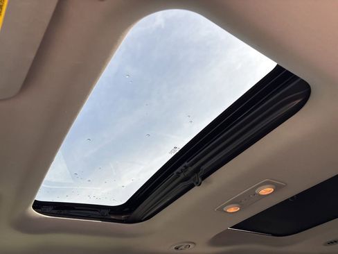 Used 2013 Buick Enclave Premium FWD image 35