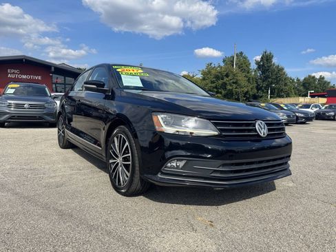 Used 2017 Volkswagen Jetta SEL FWD image 3