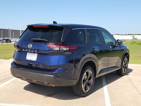 Used 2025 Nissan Rogue SV FWD image 5