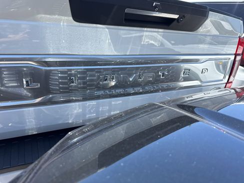 Used 2022 Ford F450 Limited w/ FX4 Off-Road Package AWD/4WD image 6
