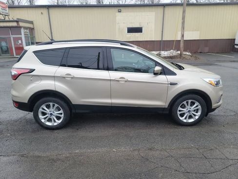 Used 2018 Ford Escape SE w/ Ford Safe & Smart Package image 4