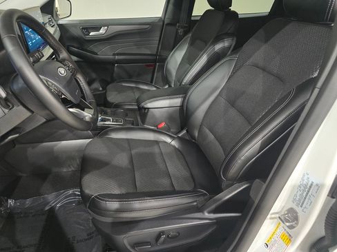 New 2026 Ford Escape SE image 17