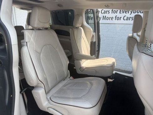 Used 2020 Chrysler Pacifica Limited FWD image 12