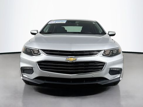 Used 2018 Chevrolet Malibu LT w/ Driver Confidence Package FWD image 2