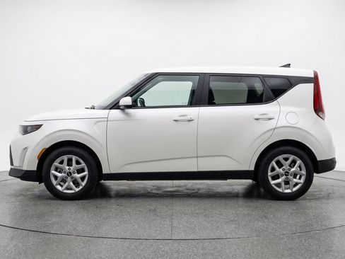 Used 2025 Kia Soul LX w/ LX Technology Package image 5
