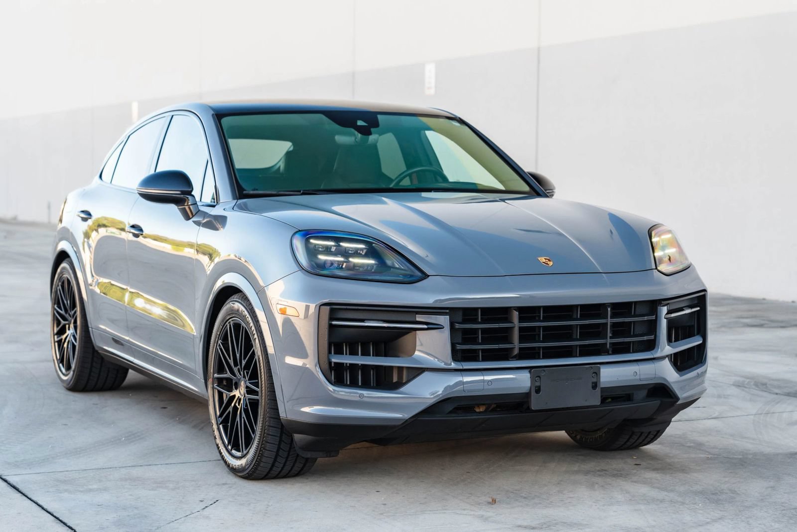 Used 2024 Porsche Cayenne S AWD/4WD image 4