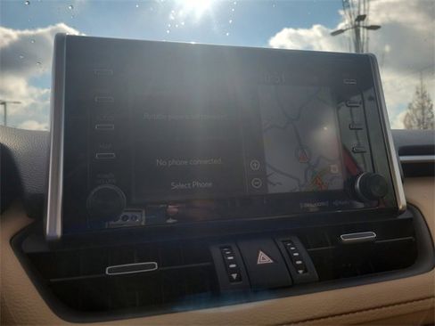 Used 2019 Toyota RAV4 Limited image 28