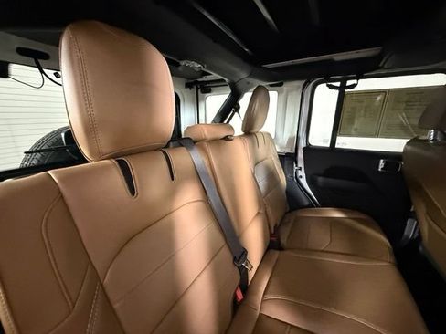 Used 2023 Jeep Wrangler Unlimited Sahara w/ Cold Weather Group AWD/4WD image 31
