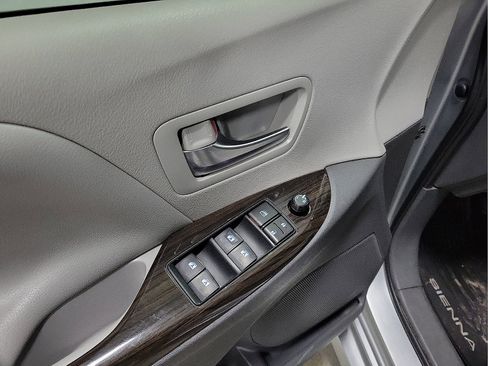 Certified 2020 Toyota Sienna XLE image 9