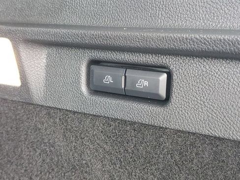 Used 2025 Lincoln Corsair AWD w/ Equipment Group 101A image 9