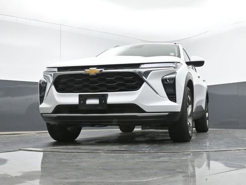 Used 2025 Chevrolet Trax LT image 35