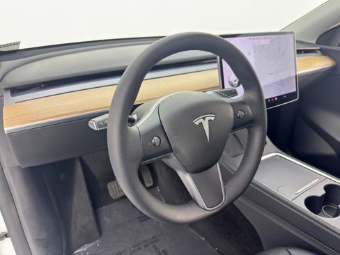 Used 2021 Tesla Model Y Long Range image 14