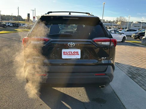 Certified 2022 Toyota RAV4 XLE Premium image 4