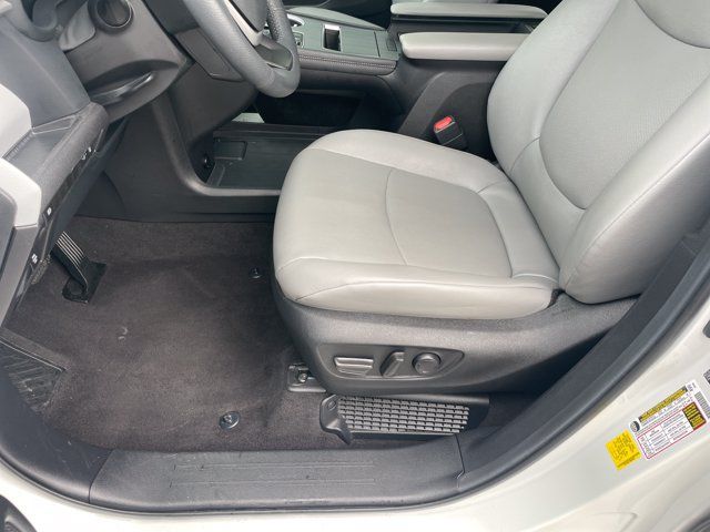 Used 2025 Toyota Sienna XLE FWD image 9