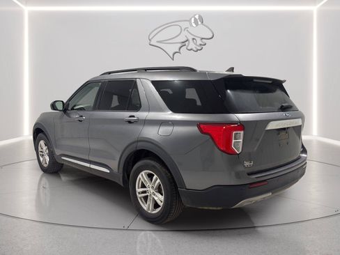 Certified 2022 Ford Explorer XLT w/ Equipment Group 202A AWD/4WD image 3