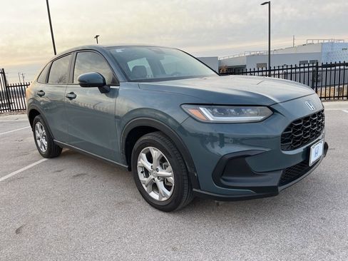 Certified 2025 Honda HR-V LX image 3