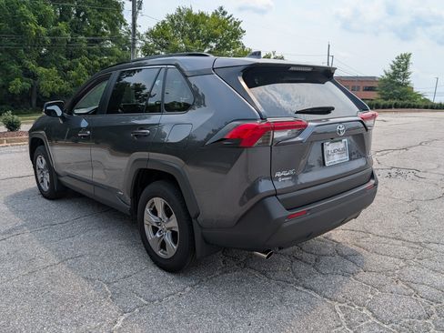 Used 2025 Toyota RAV4 LE AWD/4WD image 5