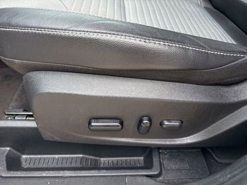 Used 2019 Ford Escape SE image 20