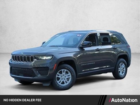Used 2023 Jeep Grand Cherokee Laredo RWD image 1