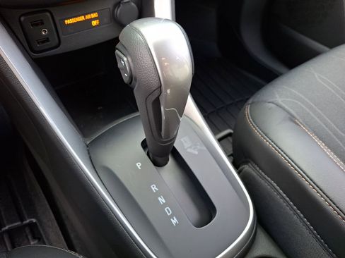 Certified 2022 Chevrolet Trax LT w/ LT Convenience Package image 17