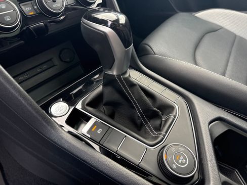 Certified 2022 Volkswagen Taos SEL image 36