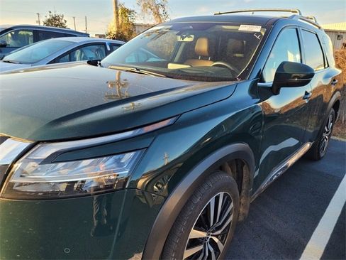 Used 2024 Nissan Pathfinder Platinum w/ Cargo Package image 10