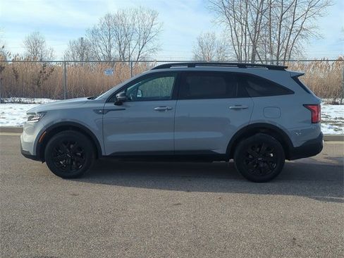 Used 2023 Kia Sorento S w/ Panoramic Sunroof Package image 6
