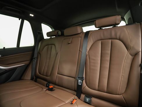 Used 2021 BMW X5 xDrive40i w/ M Sport Package image 23