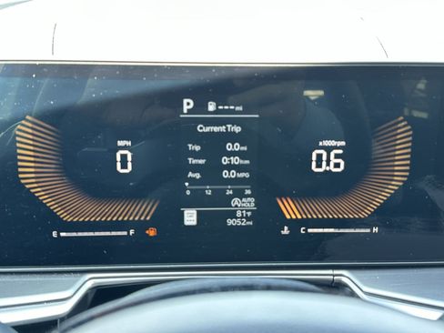 Certified 2025 Kia Sorento LX FWD image 10