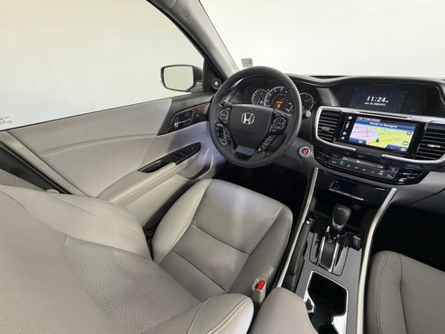 Used 2017 Honda Accord Touring image 27