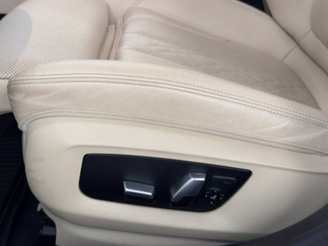 Used 2022 BMW 540i xDrive w/ Executive Package AWD/4WD image 11