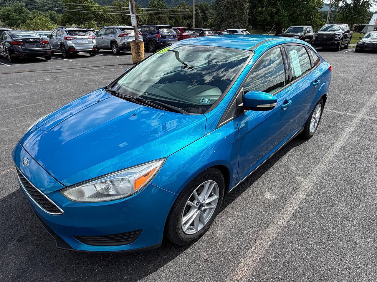 Used 2016 Ford Focus SE w/ SE Cold Weather Package FWD image 2