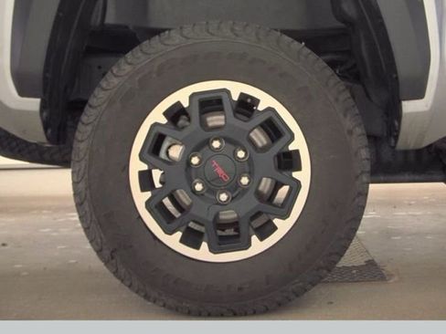 Used 2025 Toyota Tacoma TRD Off-Road image 19